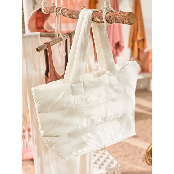 Valge puhvrikott rannas - Sunnylife-image-1