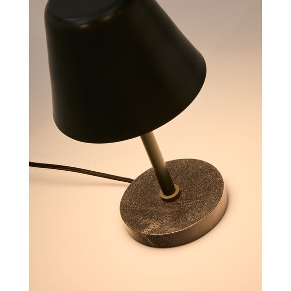 Must lauavalgusti metallist varjuga (kõrgus 32 cm) Calina - Kave Home-image-2