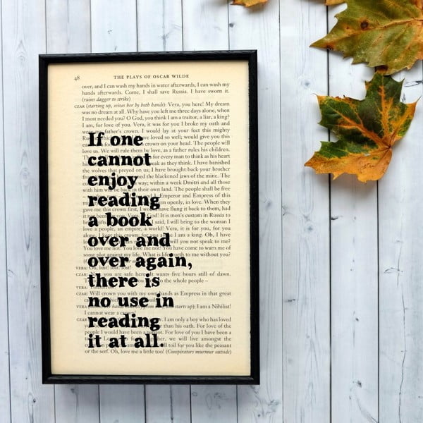 Plakát v dřevěném rámu Oscar Wilde Reading