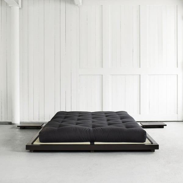 Dvoulůžková postel z borovicového dřeva s matrací a tatami Karup Design Dock Comfort Mat Black/Black, 160 x 200 cm-image-1