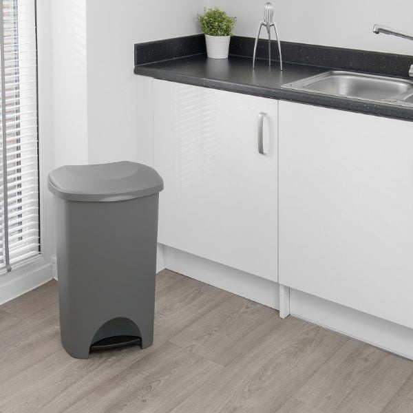 Valge pedaaliga prügikast kaanega , 41 x 33 x 62,5 cm - Addis-image-1