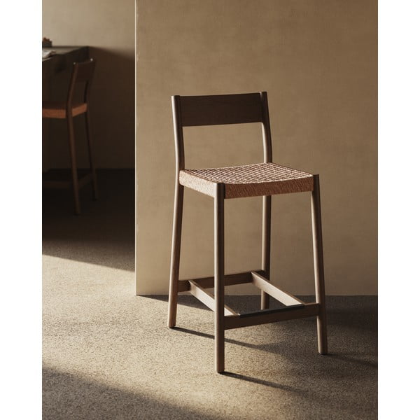 Pruun tammepuidust baaritool (istme kõrgus 65 cm) Yalia - Kave Home-image-1