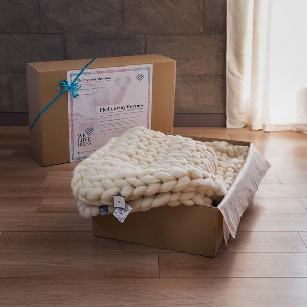 Krémový ručně pletený pléd z merino vlny WeLoveBeds, 180 x 140 cm-image-1