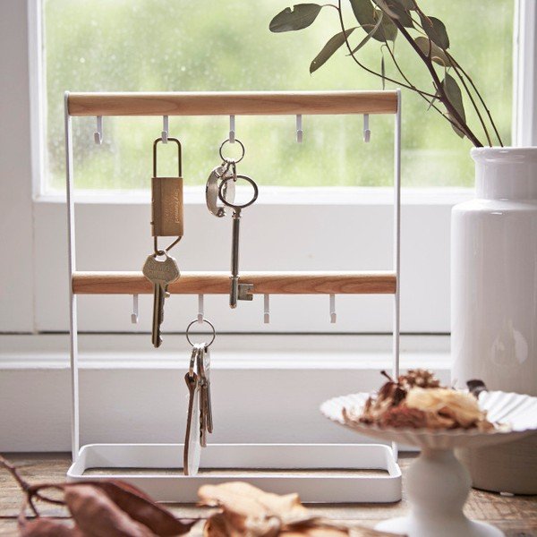 Bílý stolní věšák na klíče s detailem z bukového dřeva YAMAZAKI Tosca-image-1