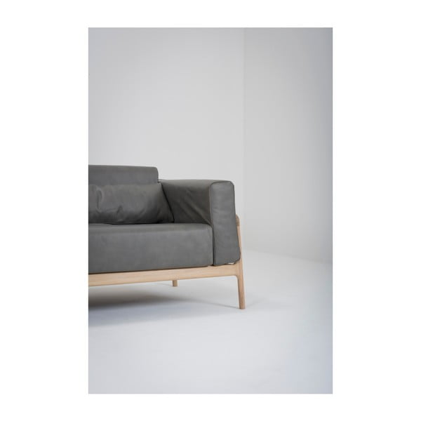 Tumehall puhvloomanahast diivan täispuidust tamme konstruktsiooniga , 210 cm Fawn - Gazzda-image-4