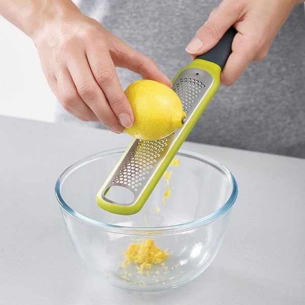 Tsitrusviljakoorete riivimine spaatliga Handi-Zest Handi-Zest™ - Joseph Joseph-image-1