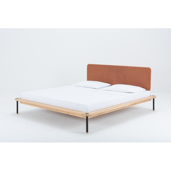 Pruun/füüsiline tammepuust kaheinimesevoodi koos võrega 160x200 cm Fina - Gazzda-image-4