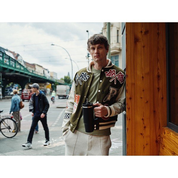 Must roostevabast terasest termospudel koos kõrrega 890 ml Quencher H2.O FlowState™ Tumbler Black 2.0 - Stanley-image-1