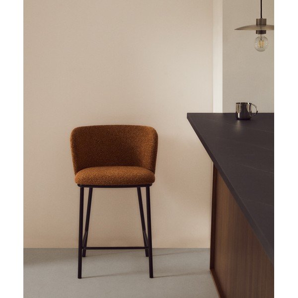 Terrakota värvi polsterdatud baaritool (istme kõrgus 65 cm) Ciselia - Kave Home-image-1