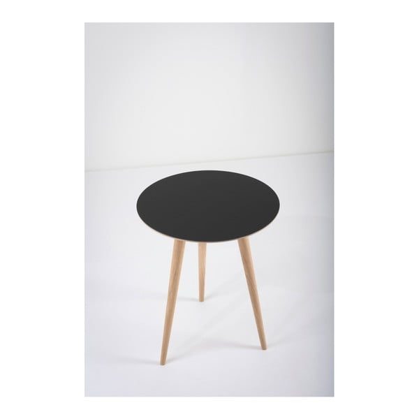 Odkládací stolek z dubového dřeva s černou deskou Gazzda Arp, ⌀ 45 cm-image-3