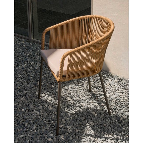 Beež metallist/polsterdatud aiatool Yanet – Kave Home-image-1