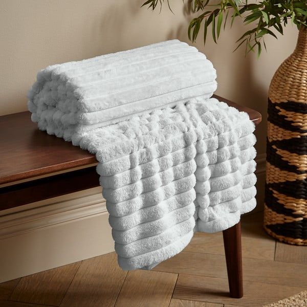 Valge mikroplüüsist tekk 130x170 cm Cosy Ribbed - Catherine Lansfield-image-1