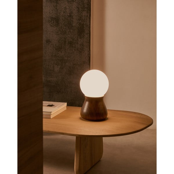 Tumepruun kummipuidust lauavalgusti (kõrgus 26 cm) Okeni - Kave Home-image-1