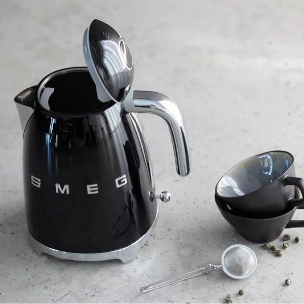 Must roostevabast terasest veekeetja 1,7 l Retro Style - SMEG-image-1