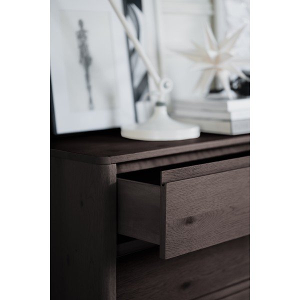 Tumeda naturaalse tammepuust kummut 110x70x45 cm Melstone - Rowico-image-4