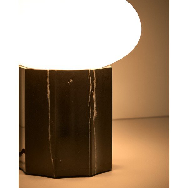 Valge/must metallist laualamp klaasist varjuga (kõrgus 20 cm) Idela - Kave Home-image-3