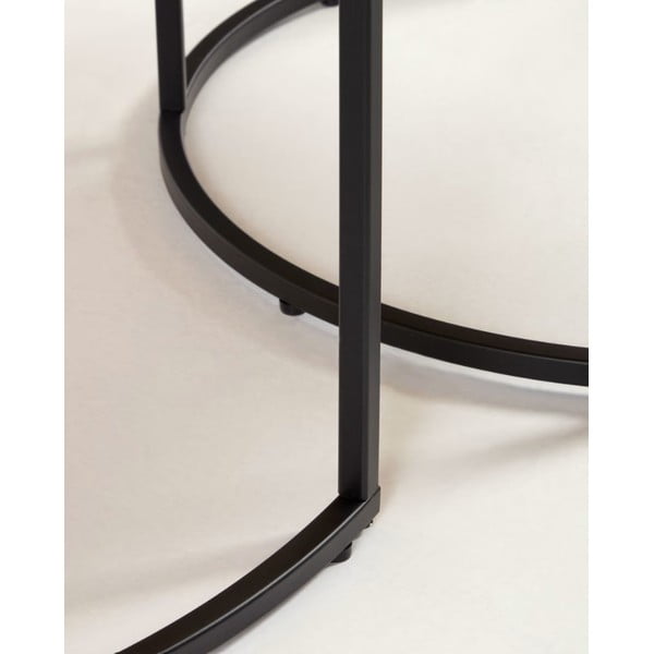 Pruunid ümmargused pähklipuu spoonist pinnaga diivanilauad 2tk komplektis ø 80 cm Yona - Kave Home-image-3