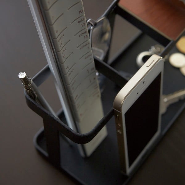 Must multifunktsionaalne statiiv pöögipuidust detailidega Desk Bar Tower - YAMAZAKI-image-1