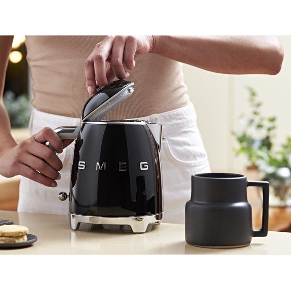 Must roostevabast terasest veekeetja 800 ml Retro Style - SMEG-image-1