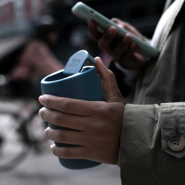 Tumesinine reisikruus 340 ml Sipp - Joseph Joseph-image-1