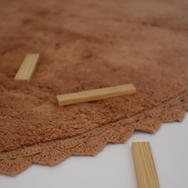 Tellisevärvi käsitsi kootud puuvillane ümmargune pestav vaip ø 110 cm Perla Toffee - Nattiot-image-1