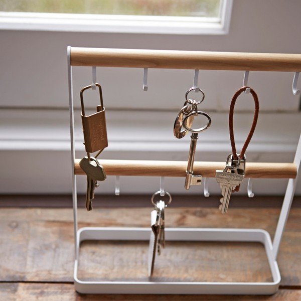 Bílý stolní věšák na klíče s detailem z bukového dřeva YAMAZAKI Tosca-image-3