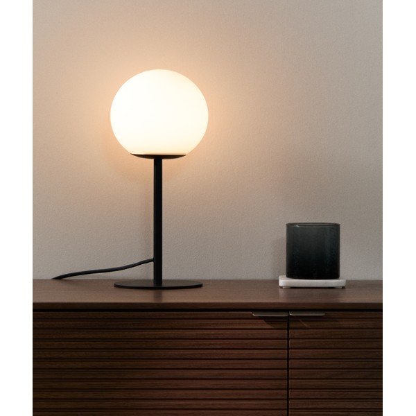 Valge/must laualamp klaasist varjuga (kõrgus 35 cm) Brisia - Kave Home-image-1
