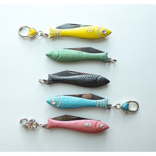 Růžový český nožík rybička s růžovým krystalem v oku v designu od Alexandry Dětinské-image-4