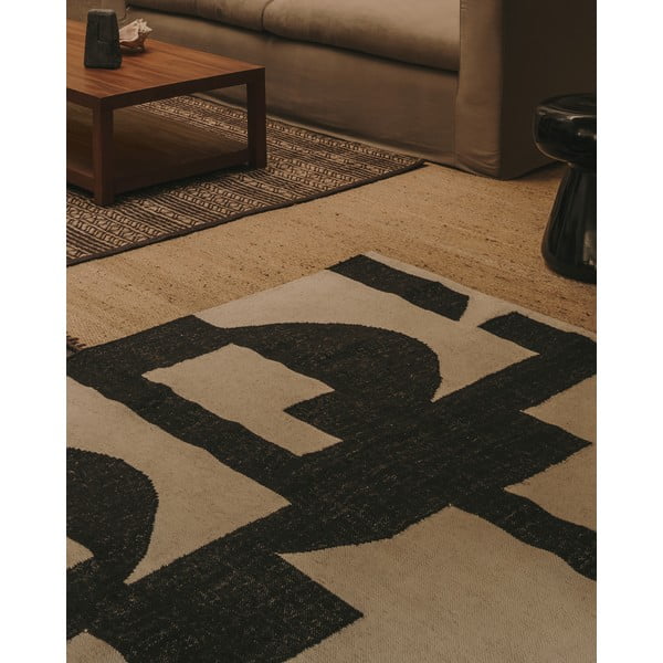 Must-kreem kahepoolne käsitsi kootud džuudist vaip 160x230 cm Sotty - Kave Home-image-1