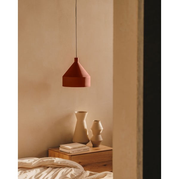 Terrakottapunane rippvalgusti metallist varjuga ø 30 cm Peralta - Kave Home-image-1