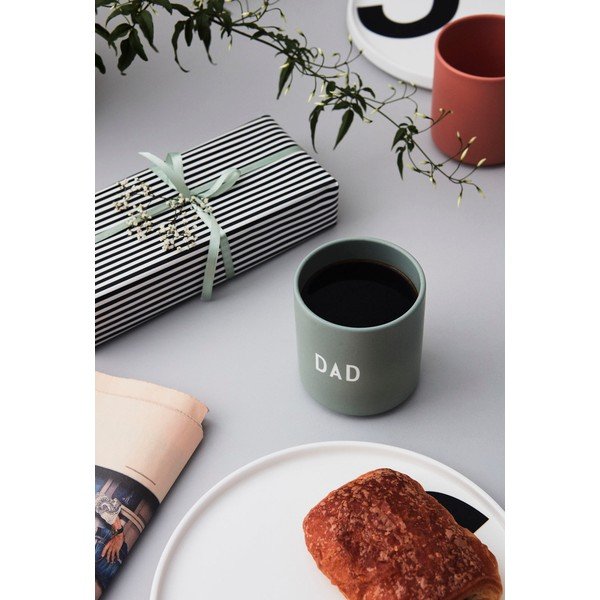 Heleroheline portselanist kruus 300 ml Dad – Design Letters-image-4