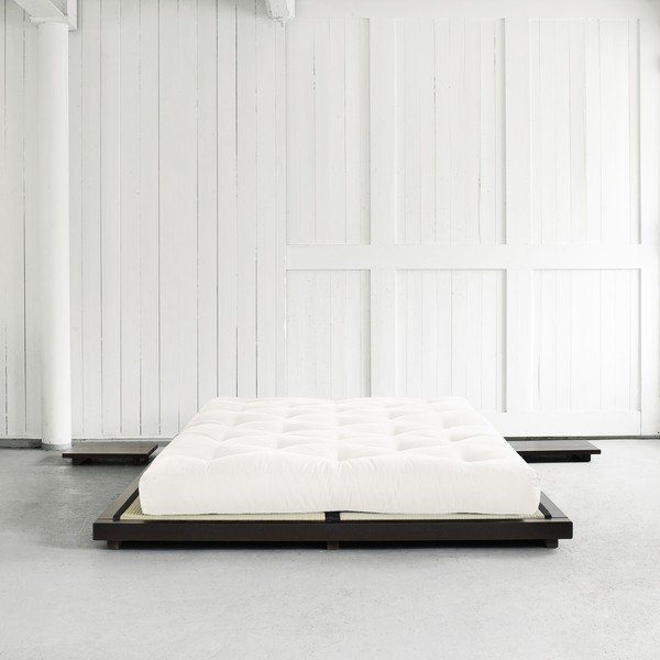 Dvoulůžková postel z borovicového dřeva s matrací a tatami Karup Design Dock Comfort Mat Black/Natural, 140 x 200 cm-image-1