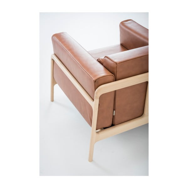 Konjaki pruunist pühvlinahast tugitool, mille konstruktsioon on valmistatud täispuidust tammest. Fawn - Gazzda-image-4