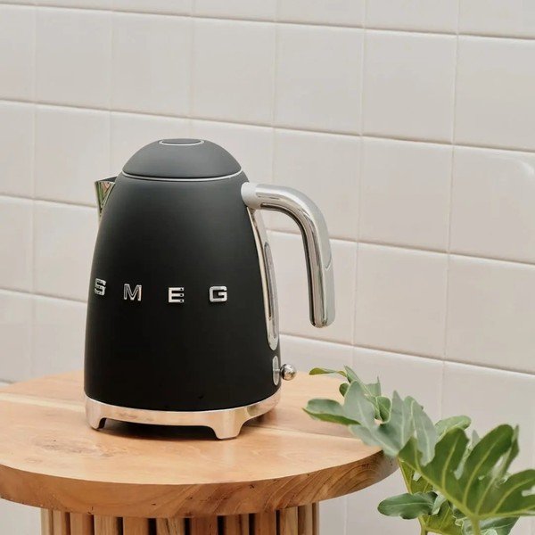 Must veekeetja 50's Retro Style - SMEG-image-1