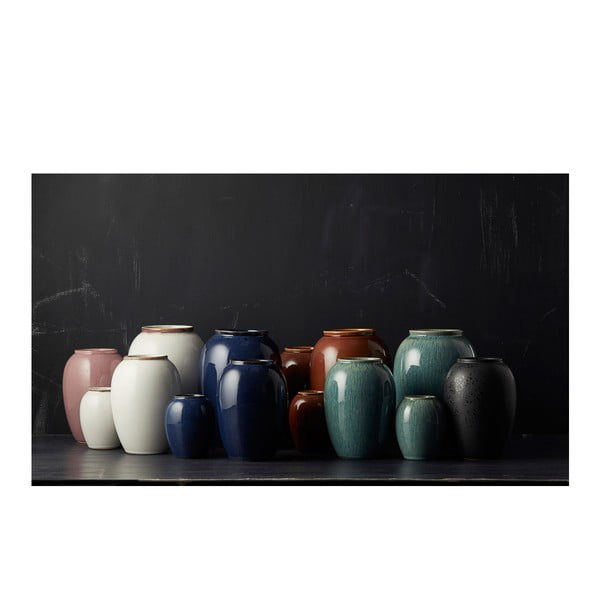 Kõrge vaas, mis on valmistatud kivimassist - Bitz-image-2