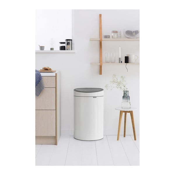 Valge puutetundlik terasest prügikast 40 l Touch Bin – Brabantia-image-1