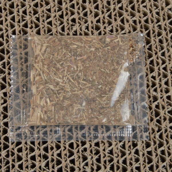 Kraapimispuu kassidele - Love Story-image-1