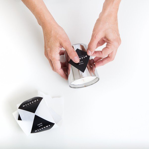 Svíčka Opulent Mahagony 60 hodin - bříza, mahagon, hřebíček-image-3