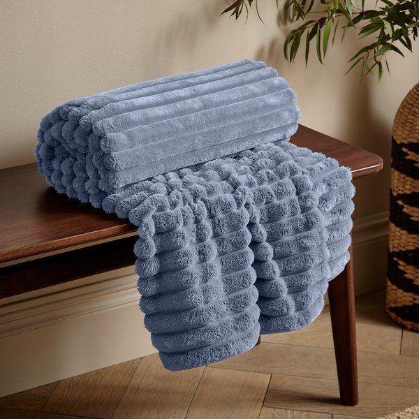 Sinine mikroplüüsist tekk 130x170 cm Cosy Ribbed - Catherine Lansfield-image-1