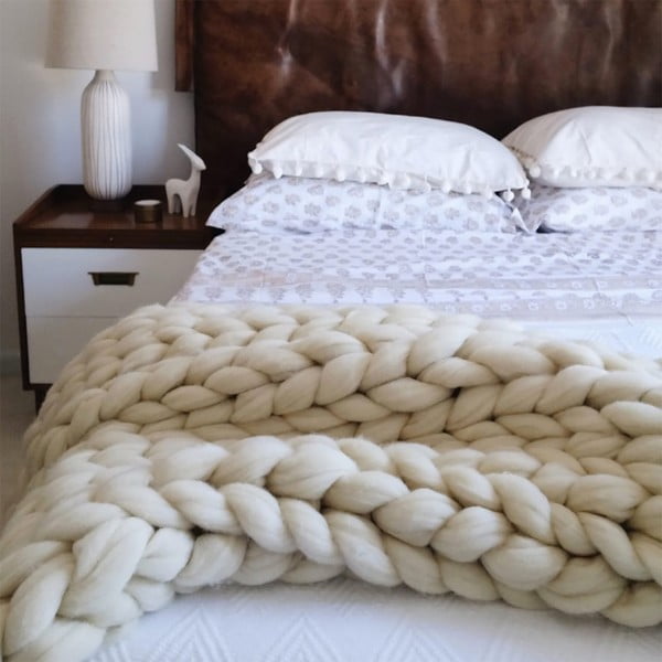 Béžová ručně pletená deka z merino vlny Concepttual Chunky, 125 x 130 cm