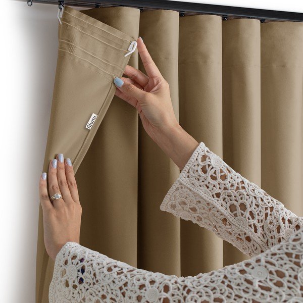 Beež sametist pimendav kardin 200x175 cm Velto - Filumi-image-3