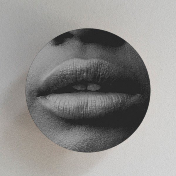 Háček z borovicového dřeva Really Nice Things Lips-image-2