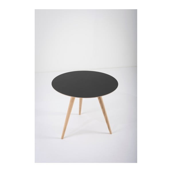 Tammepuidust küljelaud musta lauaga , ⌀ 55 cm Arp - Gazzda-image-4