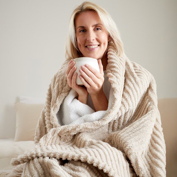 Naturaalset värvi voodikate 230x220 cm Heat Buddy Super Thermal - Catherine Lansfield-image-2