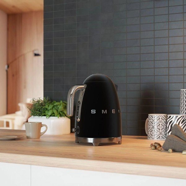 Must roostevabast terasest veekeetja 1,7 l Retro Style - SMEG-image-3