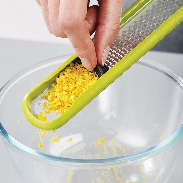 Tsitrusviljakoorete riivimine spaatliga Handi-Zest Handi-Zest™ - Joseph Joseph-image-2