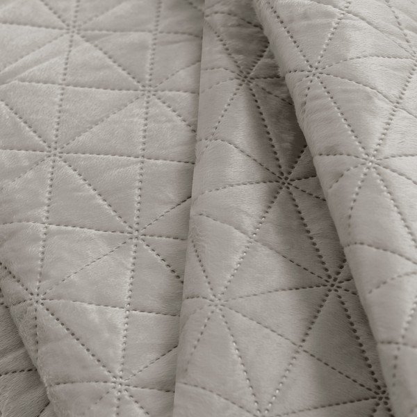 Hallikasbeež sametist tepitud voodikate 220x240 cm Laila - Restilo-image-3