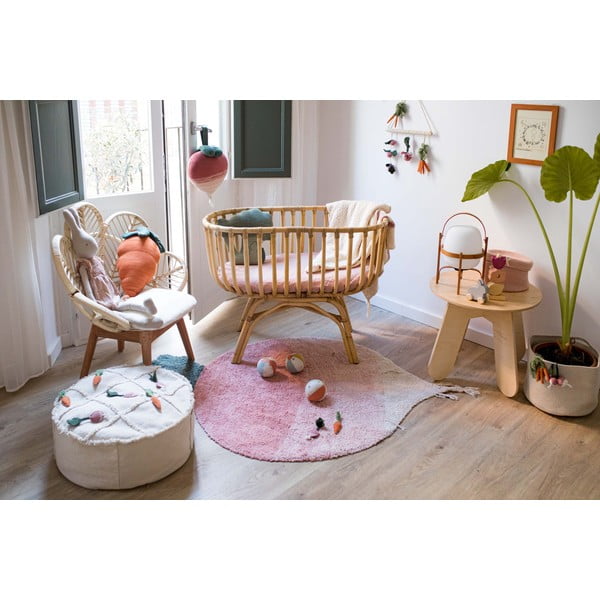 Roosa pestav käsitsi kootud puuvillane laste vaip 100x150 cm Ramona the Radish - Lorena Canals-image-1