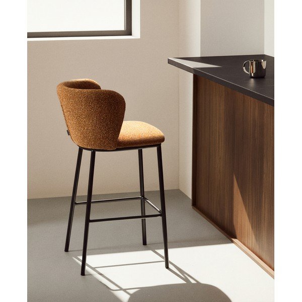 Terrakota värvi polsterdatud baaritool (istme kõrgus 75 cm) Ciselia - Kave Home-image-1