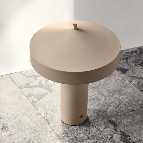Hallikaspruun metallist laualamp (kõrgus 41 cm) Hatto - OYOY Living Design-image-1